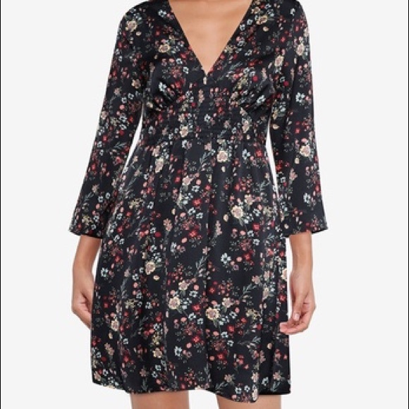 Very Moda satin V neck floral dress - Picture 1 of 4